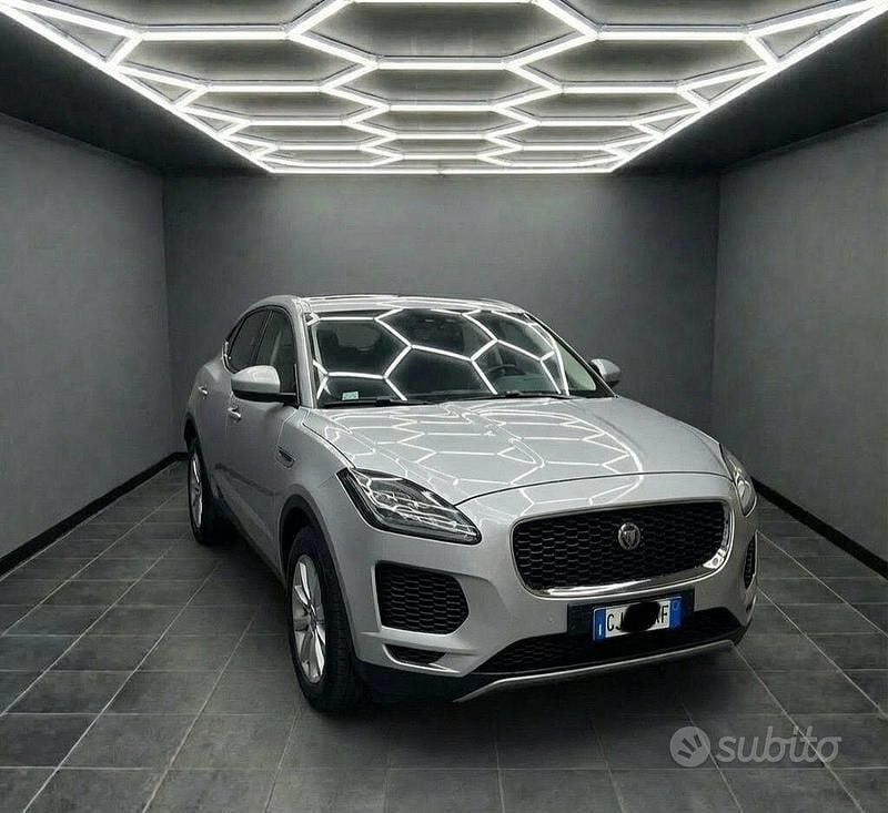 Usado Jaguar E-Pace R-Dynamic 180 CV (132 kW) 2018 Gris SUV