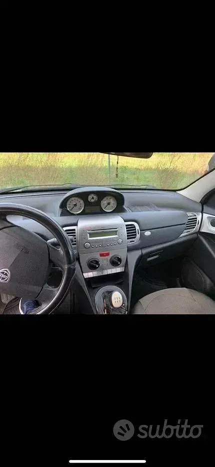 Usata Lancia Ypsilon 90 CV (66 kW) 2008 Nero Utilitaria