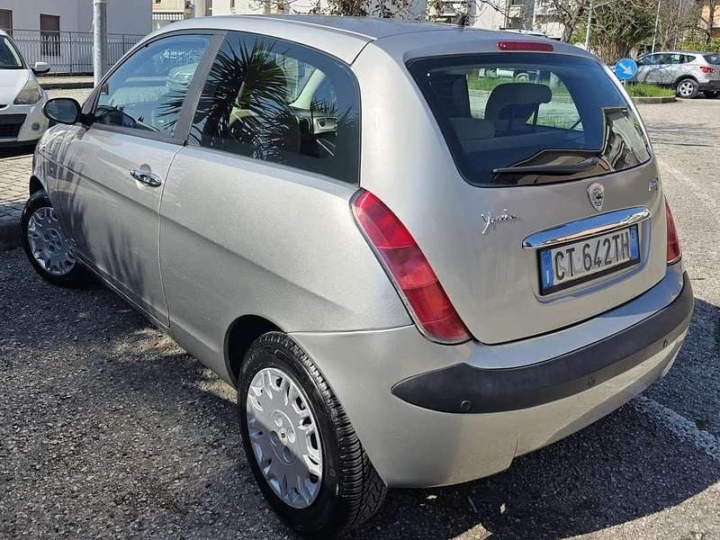 Usata Lancia Ypsilon 69 CV (50 kW) 2005 Argento Utilitaria