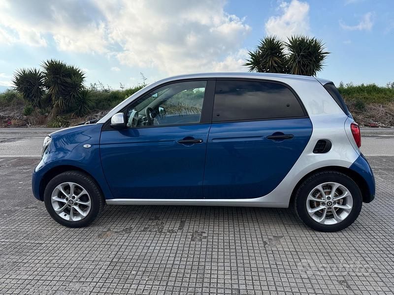 Usata Smart ForFour Passion 90 CV (66 kW) 2018 Blu Utilitaria