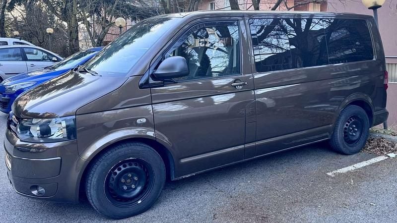 Usata VW Multivan Startline 140 CV (102 kW) 2012 Furgone