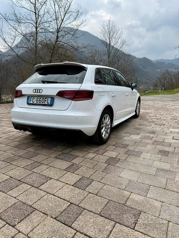 Usado Audi A3 110 CV (80 kW) 2016 Blanco Familiar