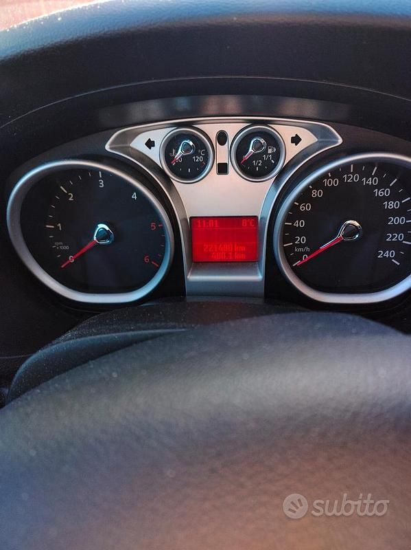 Nero Usata 2009 Ford Focus Station wagon | 600 € (Super prezzo) - Immagine 1/4