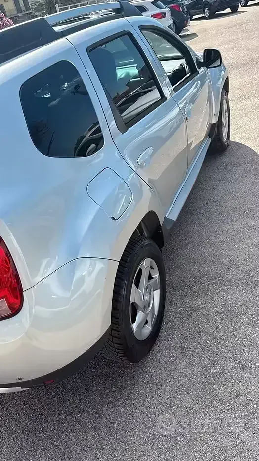 Usata Dacia Duster Lauréate 102 CV (75 kW) 2012 Grigio SUV