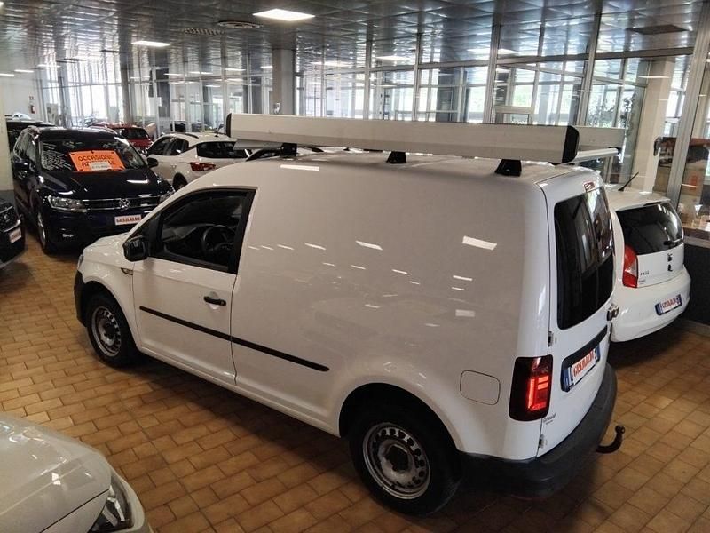Käytetty VW Caddy Trendline 102 HP (75 kW) 2020 Musta Tila-auto