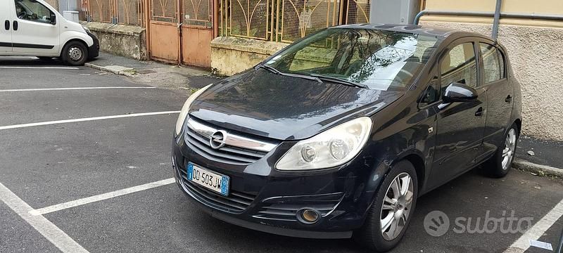 Usata 2005 Opel Corsa Due volumi | 900 € (Ottimo prezzo) - Immagine 1/4
