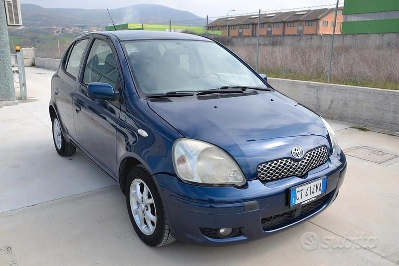 Usata Toyota Yaris Sol 65 CV (47 kW) 2005 Blu Berlina