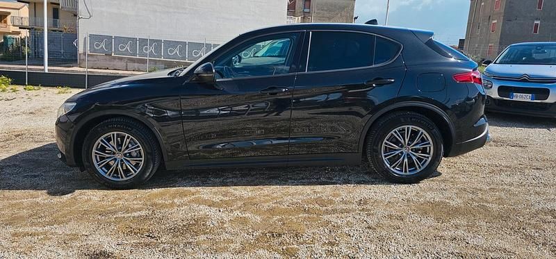 Usata Alfa Romeo Stelvio Tech Edition 160 CV (117 kW) 2019 Nero SUV
