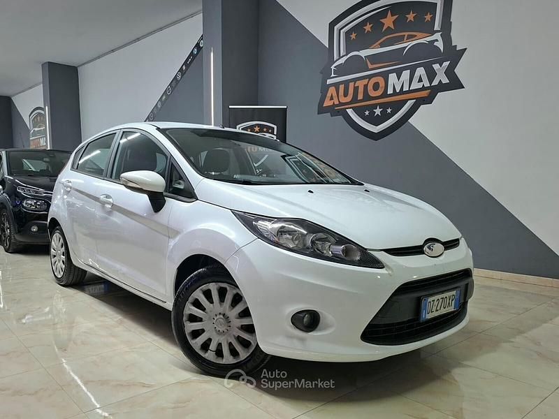 Usata Ford Fiesta 68 CV (50 kW) 2009 Bianco Utilitaria
