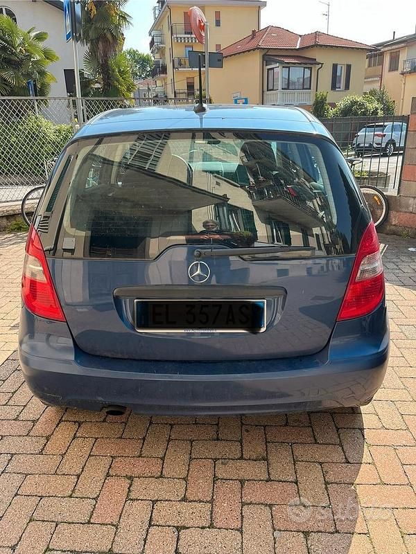 Usado Mercedes A160 Executive 95 CV (69 kW) 2012 Azul Monovolumen
