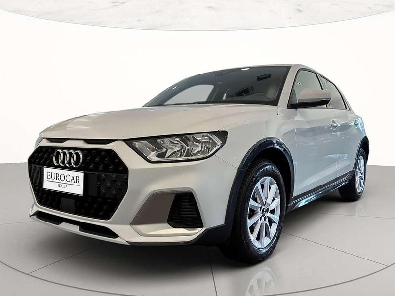 Bianco ghiacciaio metallizzato Usata 2024 Audi A1 Comfort Due volumi | 25.900 € (Buon prezzo) - Immagine 1/4