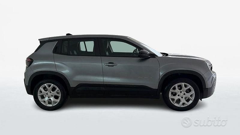 Usata Jeep Avenger Altitude 101 CV (74 kW) 2024 Grigio chiaro SUV
