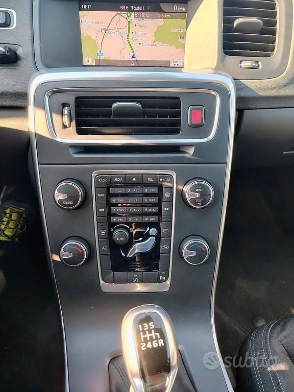 Usata Volvo V60 Business Edition 120 CV (88 kW) 2018 Other Station wagon