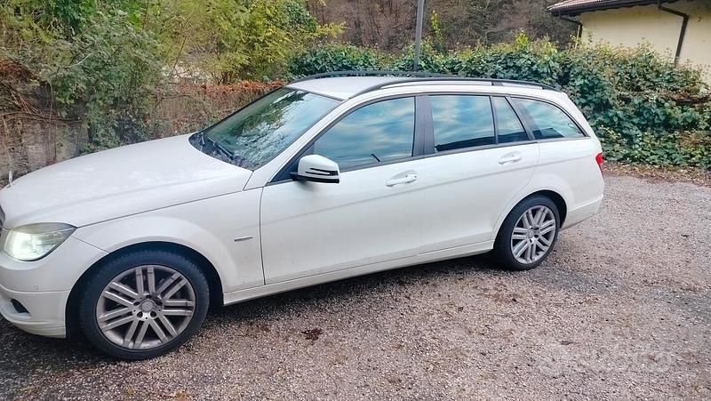 Usata Mercedes C220 AMG 170 CV (125 kW) 2011 Bianco Station wagon