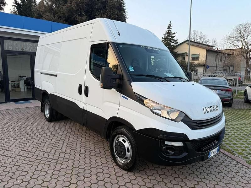 Usata Iveco Daily 136 CV (100 kW) 2019 Bianco Furgone