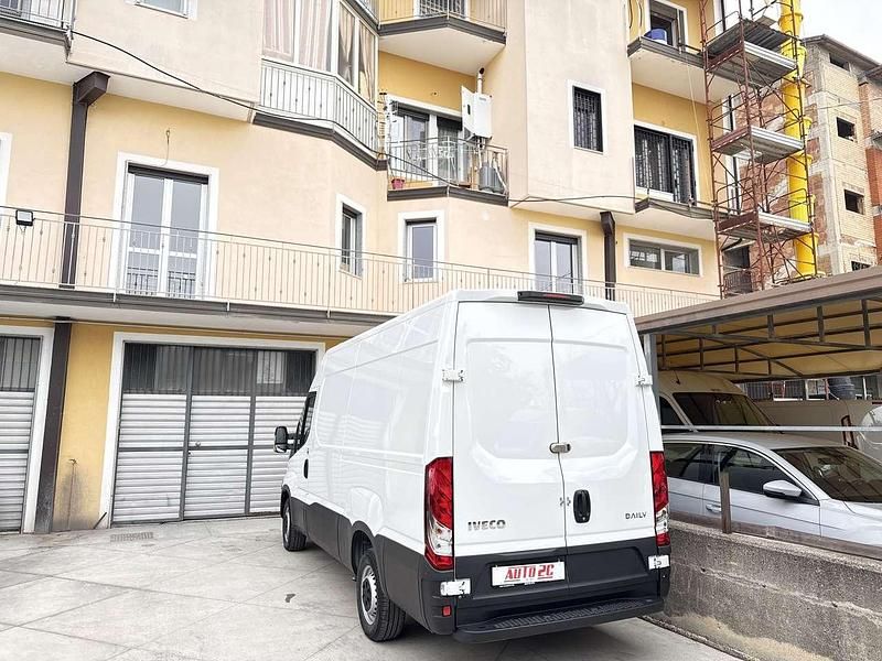 Usata Iveco 35.12 116 CV (85 kW) 2020 Bianco Furgone