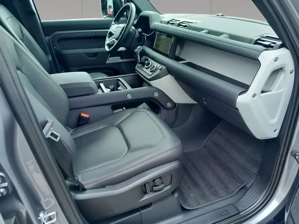 Usata Land Rover Defender SE 249 CV (183 kW) 2023 Eiger grey SUV