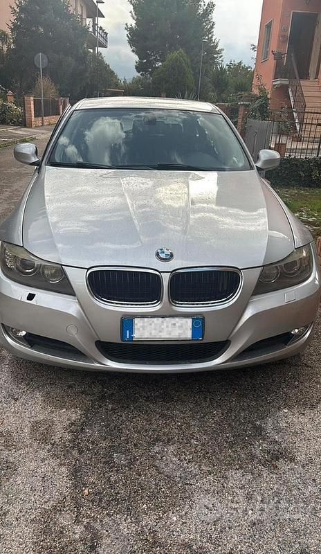 Usata BMW 318 143 CV (105 kW) 2010 Grigio Berlina