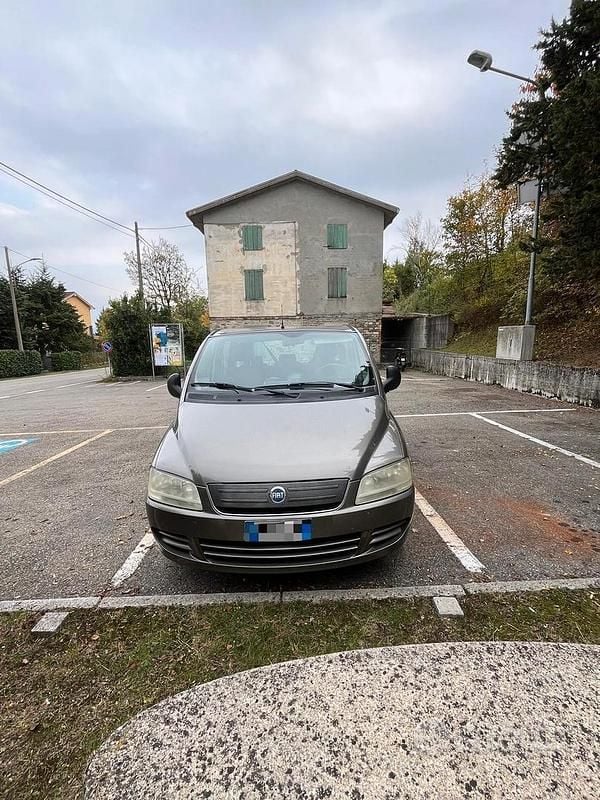 Usata Fiat Multipla 103 CV (75 kW) 2006 Grigio Monovolume