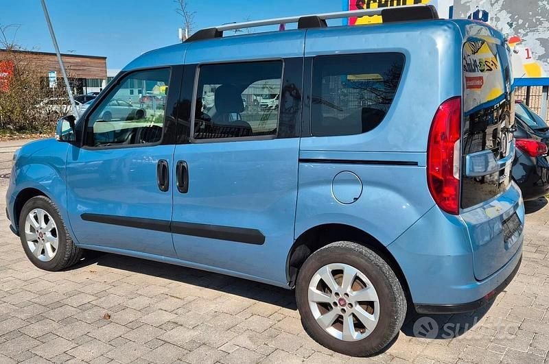 Usata Fiat Doblò 105 CV (77 kW) 2015 Blu Monovolume