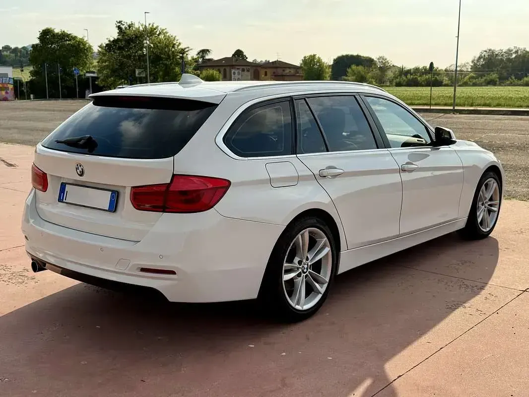 Usata BMW 318 Luxury Line 150 CV (110 kW) 2017 Station wagon
