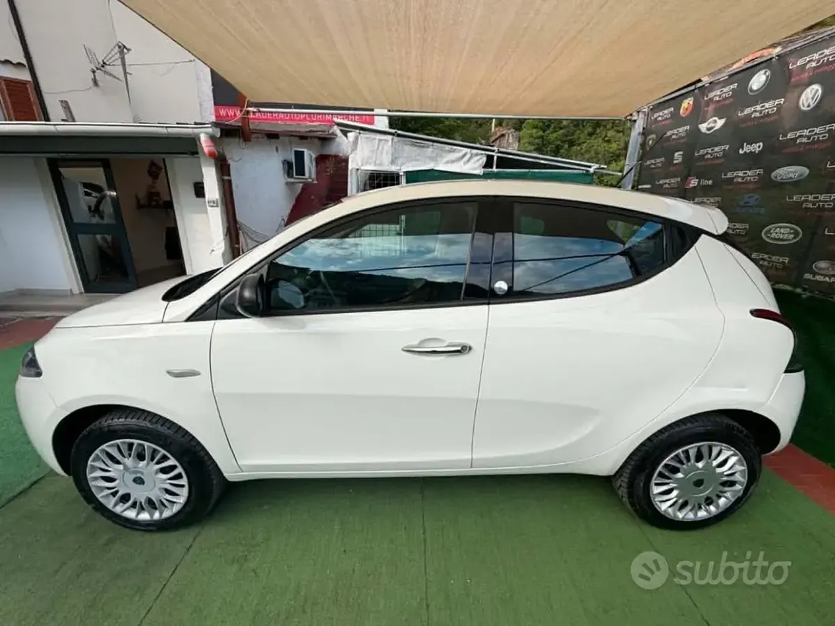 Usata Lancia Ypsilon Silver 85 CV (62 kW) 2016 Bianco Utilitaria
