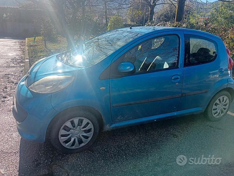 Käytetty Peugeot 107 68 HP (50 kW) 2008 Viistoperä