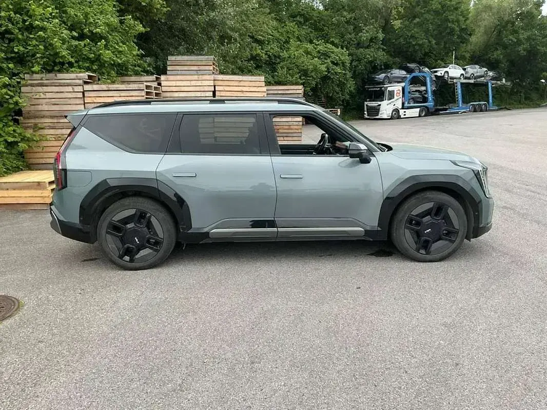 Usata Kia EV9 GT-Line 113 kW (154 CV) 2024 Verde SUV
