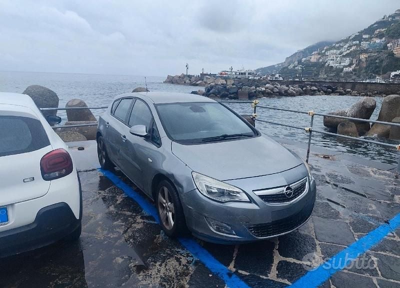Usata Opel Astra 100 CV (73 kW) 2010 Grigio Berlina