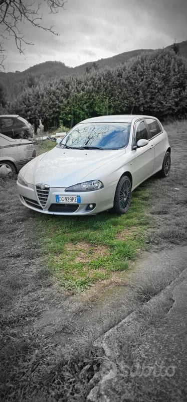 Usata Alfa Romeo 147 120 CV (88 kW) 2007 Grigio Utilitaria