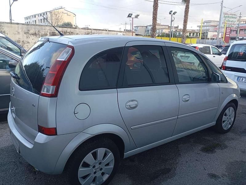 Usata Opel Meriva Enjoy 101 CV (74 kW) 2005 Grigio Monovolume