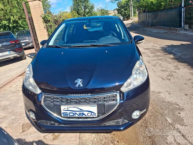 Blu Usata 2013 Peugeot 208 Access Due volumi | 5999 € (Buon prezzo) - Immagine 1/4
