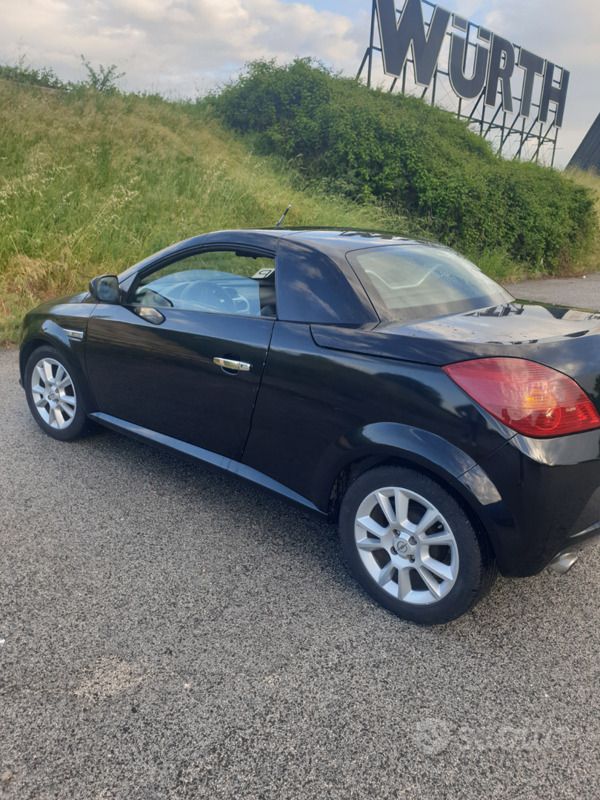 Usata Opel Tigra 69 CV (50 kW) 2006 Nero Cabrio