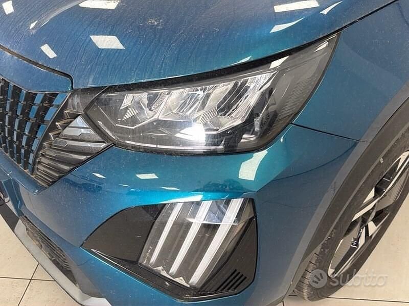 Usata Peugeot 2008 Allure 101 CV (74 kW) 2025 Blu/azzurro SUV