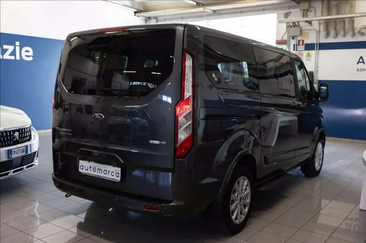 Usata Ford Tourneo Titanium 131 CV (96 kW) 2022 Grigio metallizzato