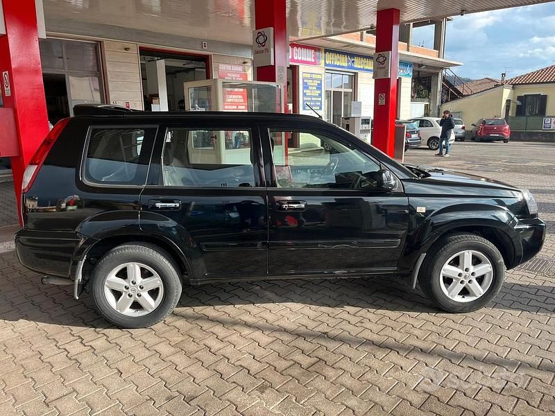 Usata Nissan X-Trail 136 CV (100 kW) 2004 Grigio SUV