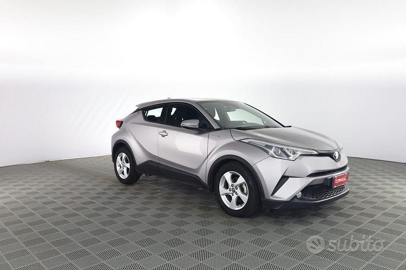 Usata Toyota C-HR Active 122 CV (89 kW) 2019 Grigio SUV