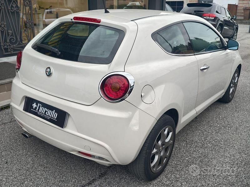 Occasion Alfa Romeo MiTo Distinctive 79 PK (58 kW) 2010 Wit Hatchback