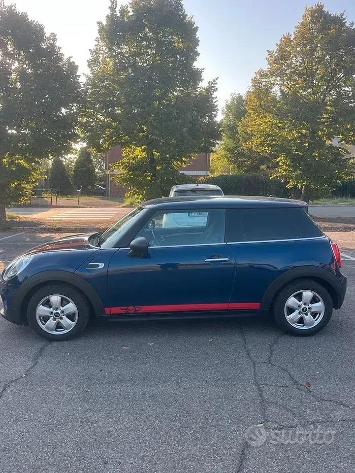 Usata Mini ONE 75 CV (55 kW) 2017 Bluazzurro Utilitaria