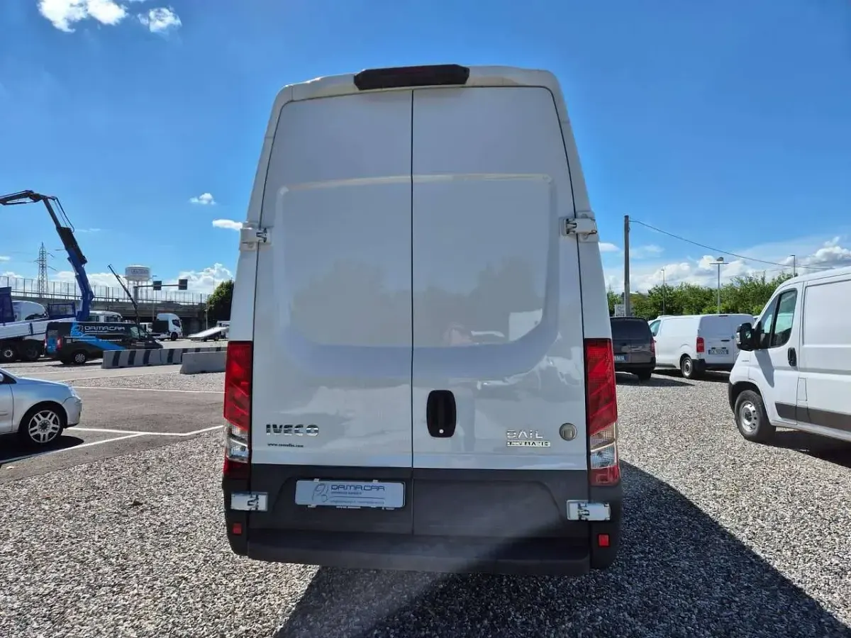 Usata Iveco Daily 156 CV (114 kW) 2019 Bianco Furgone