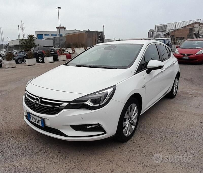 Bianco Usata 2019 Opel Astra Innovation Tre volumi | 8900 € (Buon prezzo) - Immagine 1/4