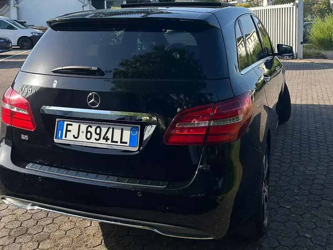 Usata Mercedes B180 Edition 109 CV (80 kW) 2017 Nero Utilitaria