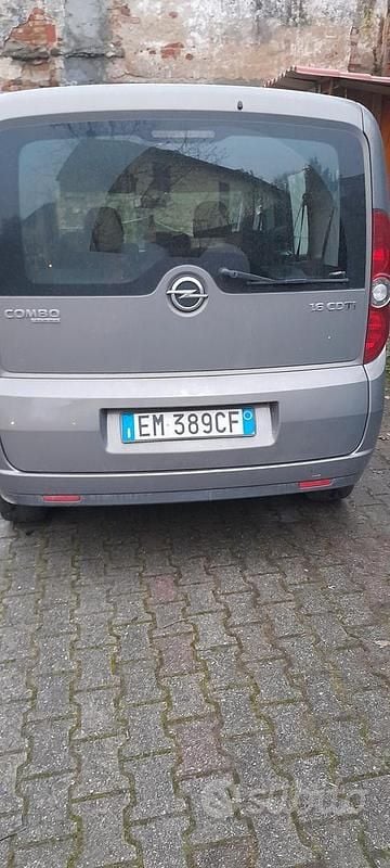 Usata Opel Combo 105 CV (77 kW) 2012 Grigio Monovolume