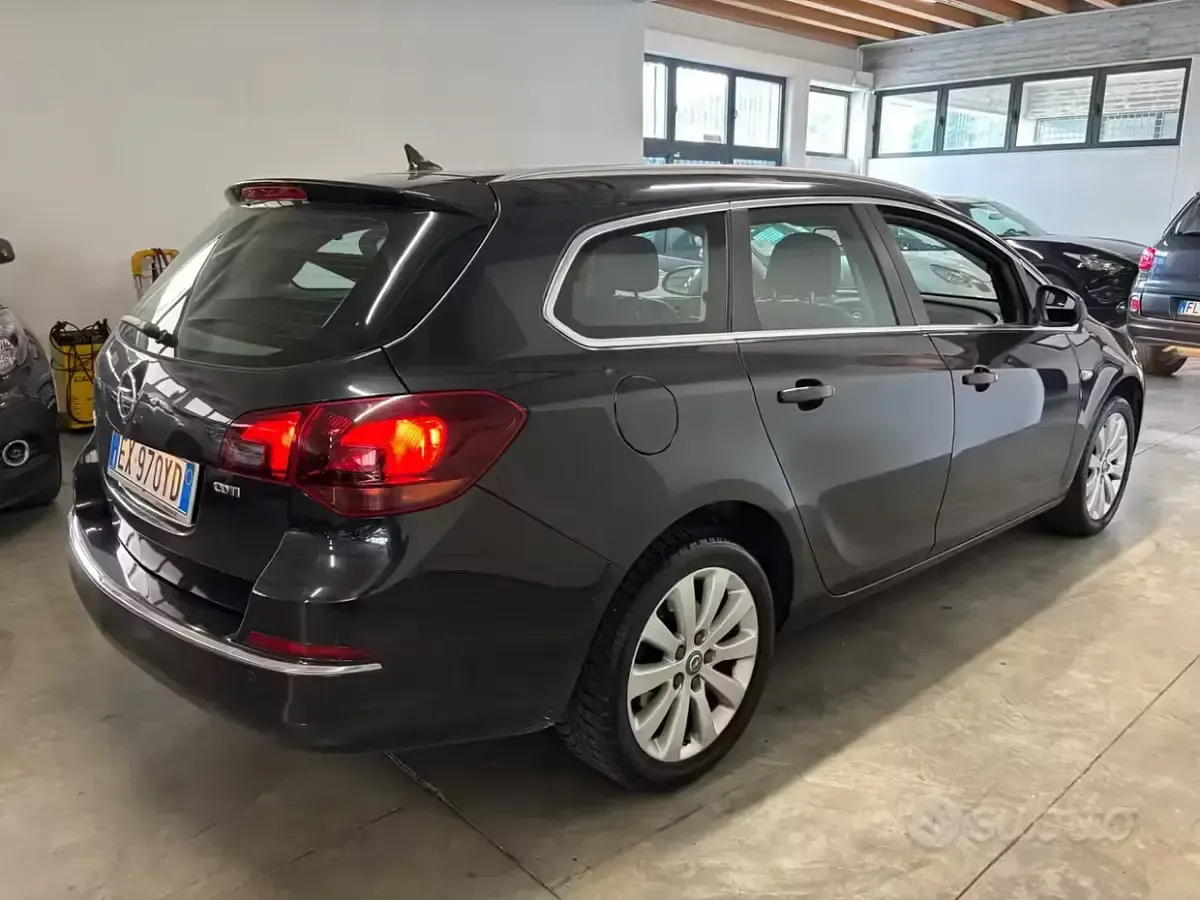 Usata Opel Astra 136 CV (100 kW) 2014 Nero Station wagon
