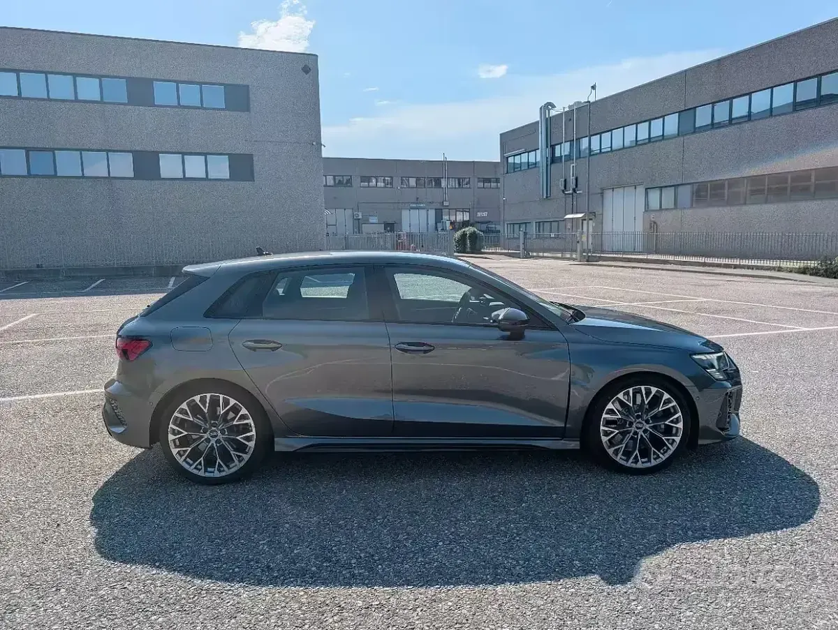 Usata Audi RS3 Sportback Design 400 CV (294 kW) 2023 Grigio Utilitaria