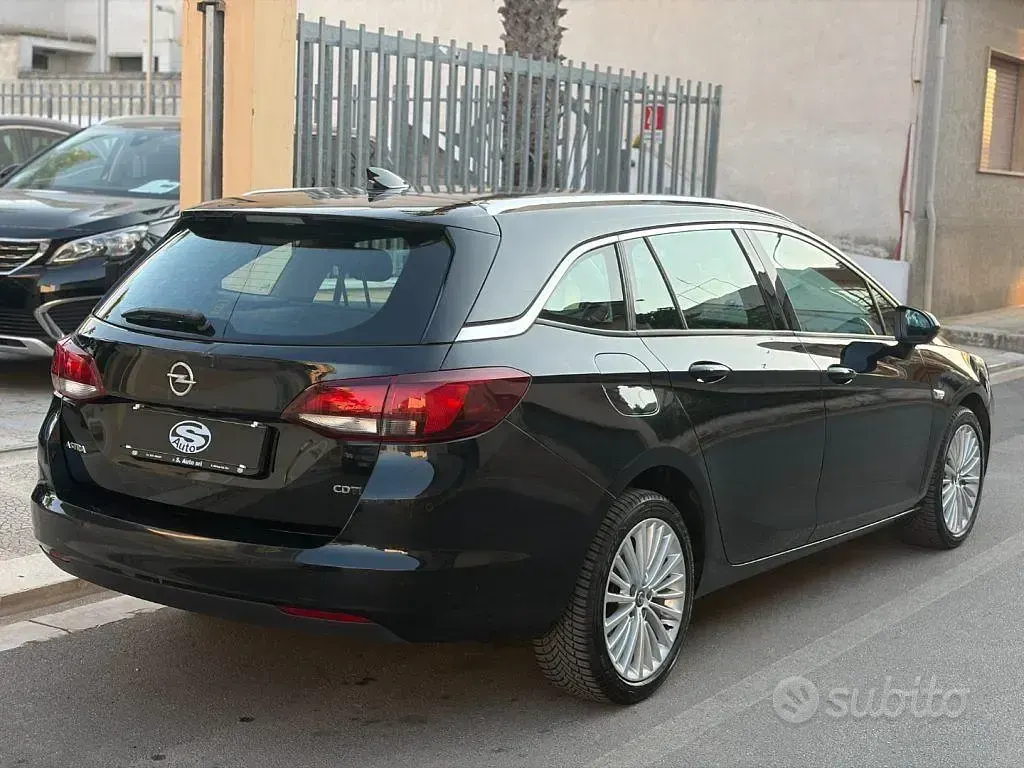Usata Opel Astra Innovation 110 CV (80 kW) 2017 Nero Station wagon