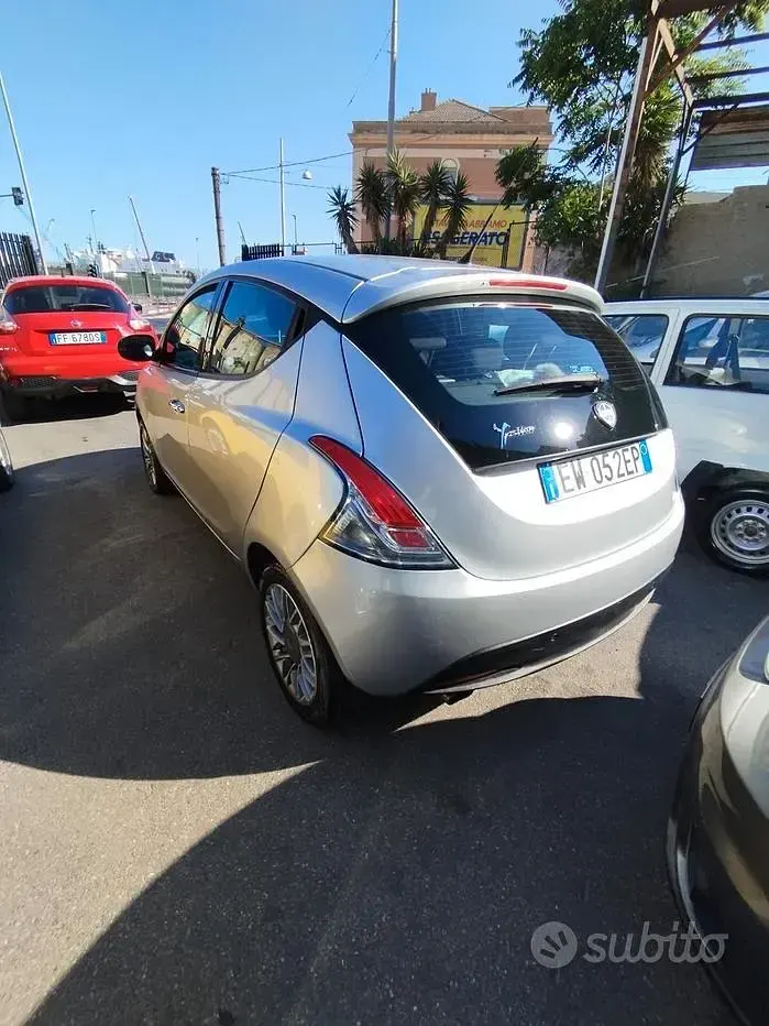 Usata Lancia Ypsilon Silver 69 CV (50 kW) 2014 Grigio Utilitaria