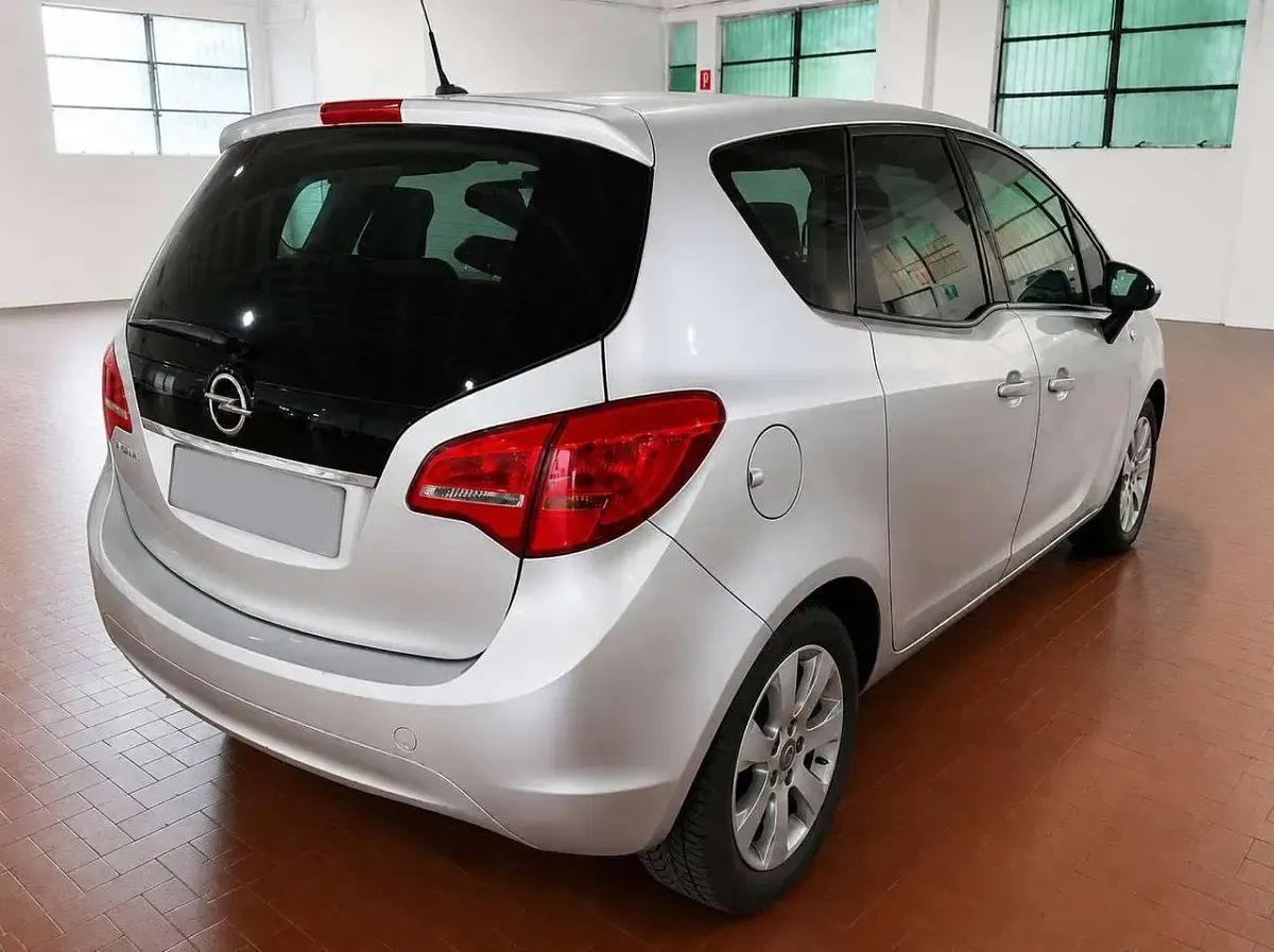 Usata Opel Meriva 101 CV (74 kW) 2013 Argento Monovolume