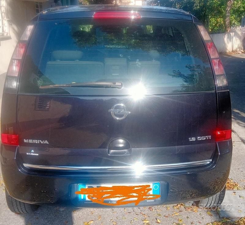 Begagnad Opel Meriva 75 HK (55 kW) 2007 Svart Minibuss