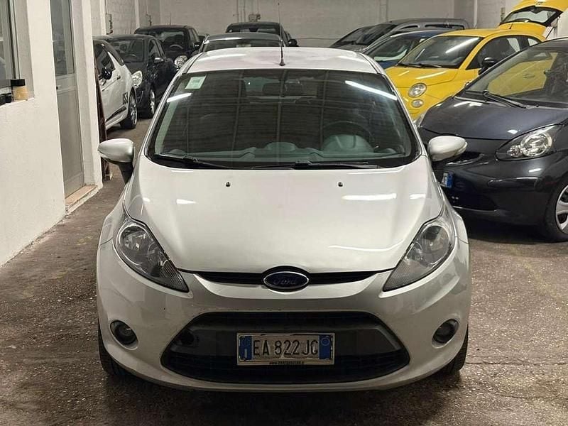 Usata 2010 Ford Fiesta Titanium Tre volumi | 4900 € (Cara) - Immagine 1/4